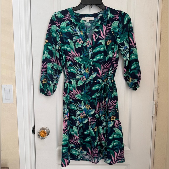 LOFT PALMS HENLEY SHIRT DRESS. TROPICAL PRINT. BELTED WAIST, FLOUNCY HEM. GUC - Picture 9 of 14